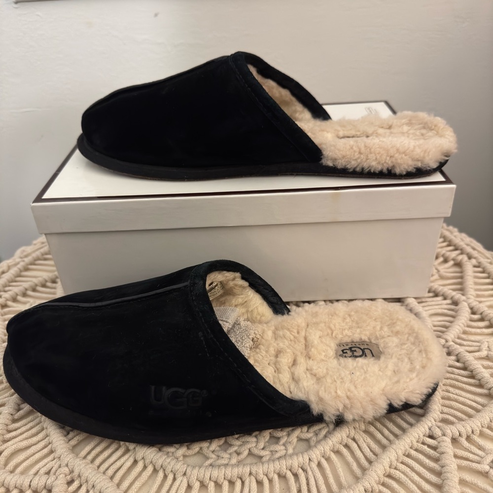 UGG “Scuff” black slip-ons. Mens:11. Excellent condition. Authentic